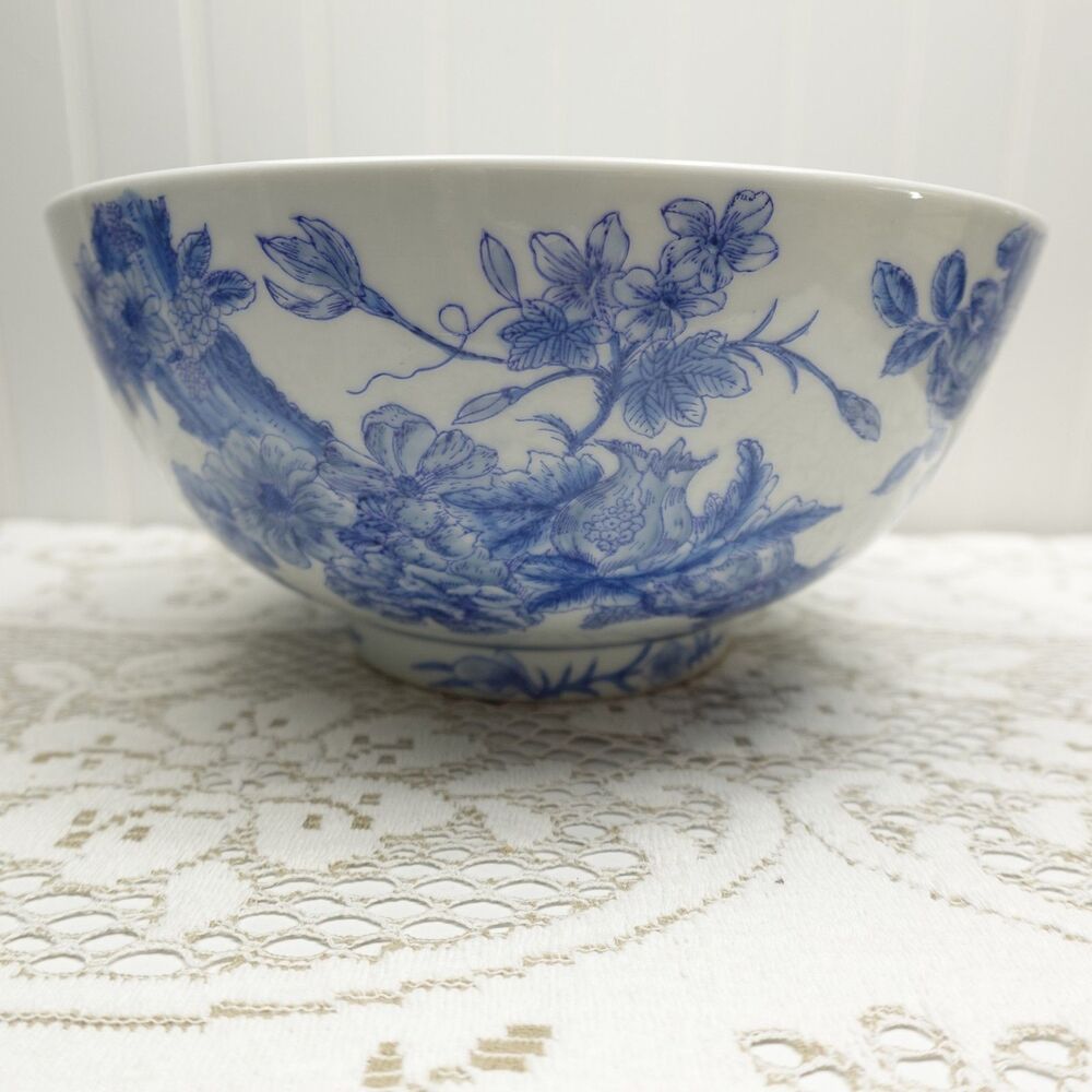 Winterthur Enesco Blue and White Floral Porcelain Bowl 1995 Decorative Vase